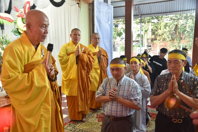 Visiting Late female Novice Thich Nu Phuc Tho Funeral in Bình Dương